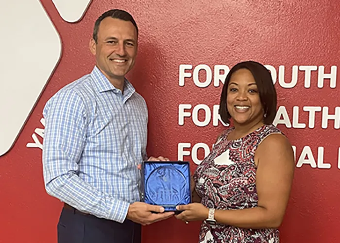 Lauren Reyes accepts the 2022 Women of Distinction Award